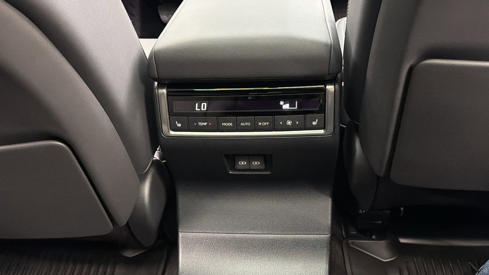 Used 2026 Lexus GX 550 w/ Accessory Package (2T) image 39