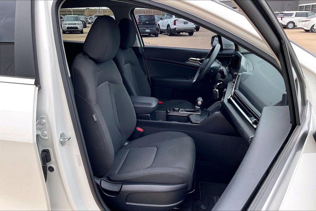 Used 2024 Kia Sportage LX AWD/4WD image 7