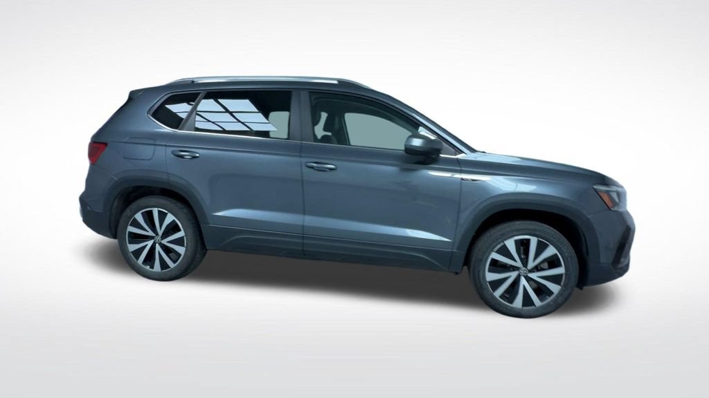 Used 2022 Volkswagen Taos SE w/ Panoramic Sunroof Package AWD/4WD image 9