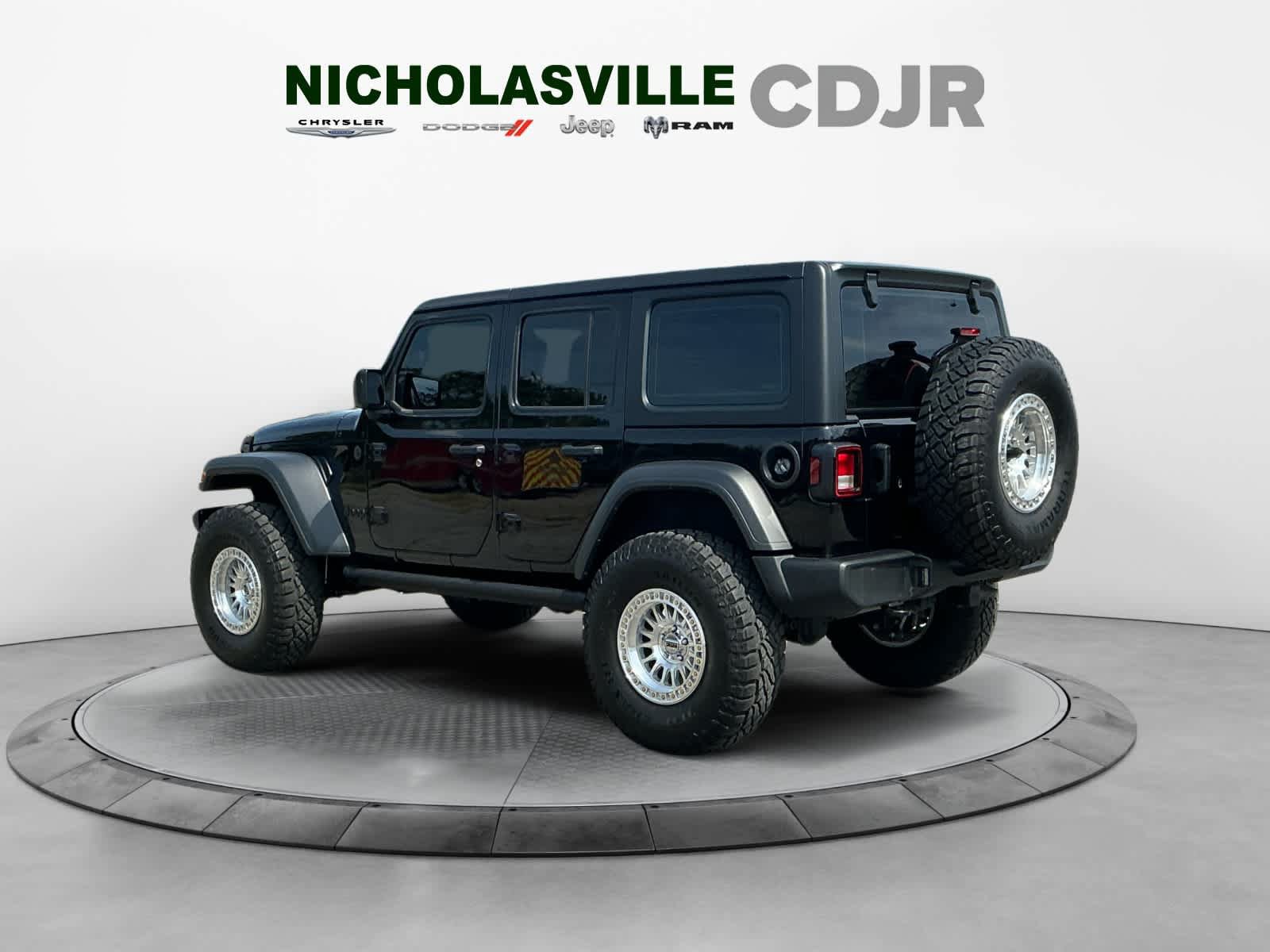 Used 2025 Jeep Wrangler Unlimited Sport AWD/4WD image 3