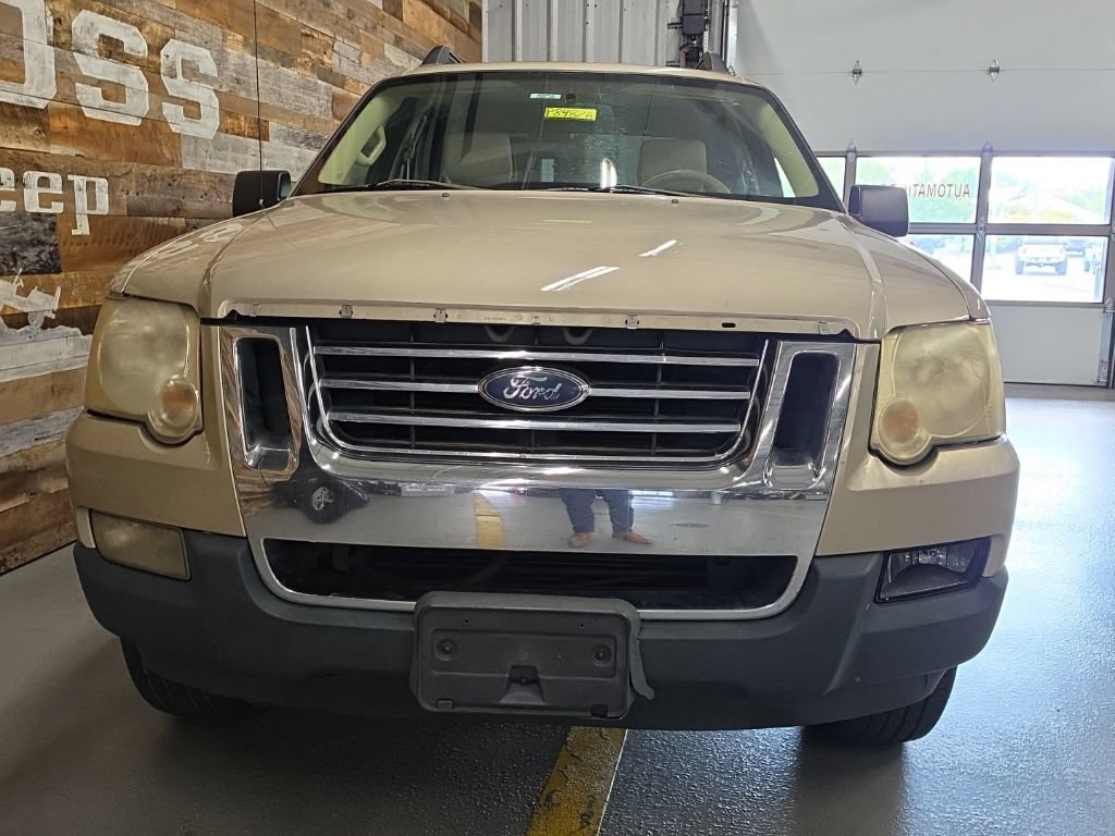 Used 2007 Ford Explorer Sport Trac XLT AWD/4WD image 4