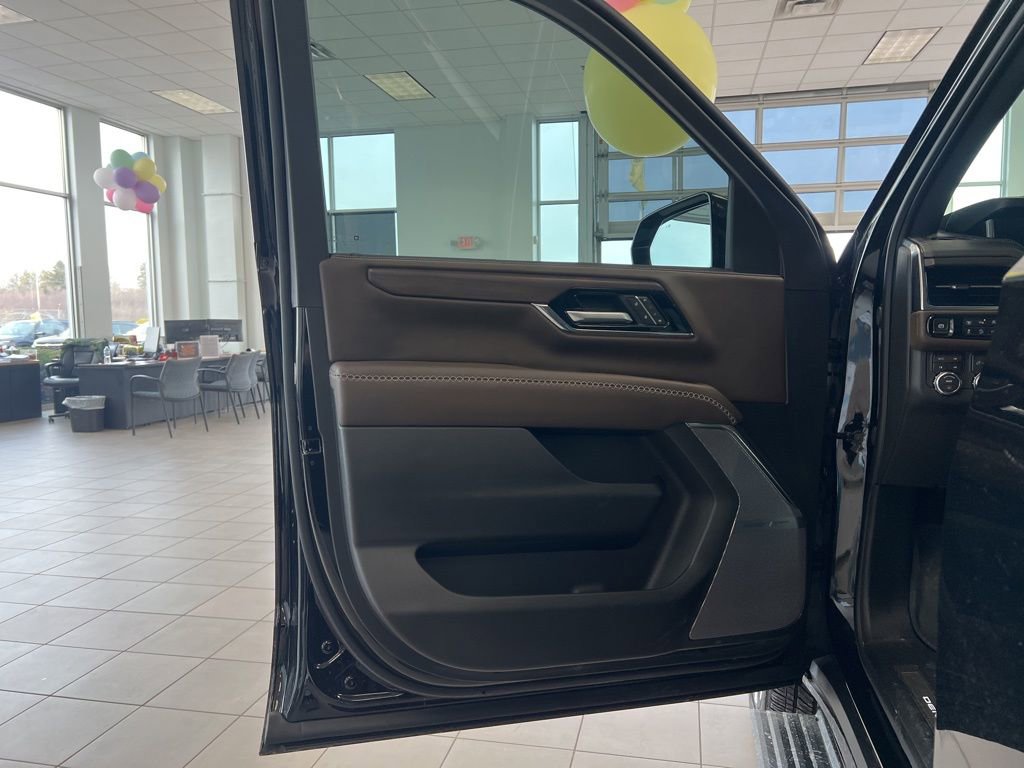 Used 2026 GMC Yukon XL Denali Ultimate w/ LPO, Illumination Package image 12