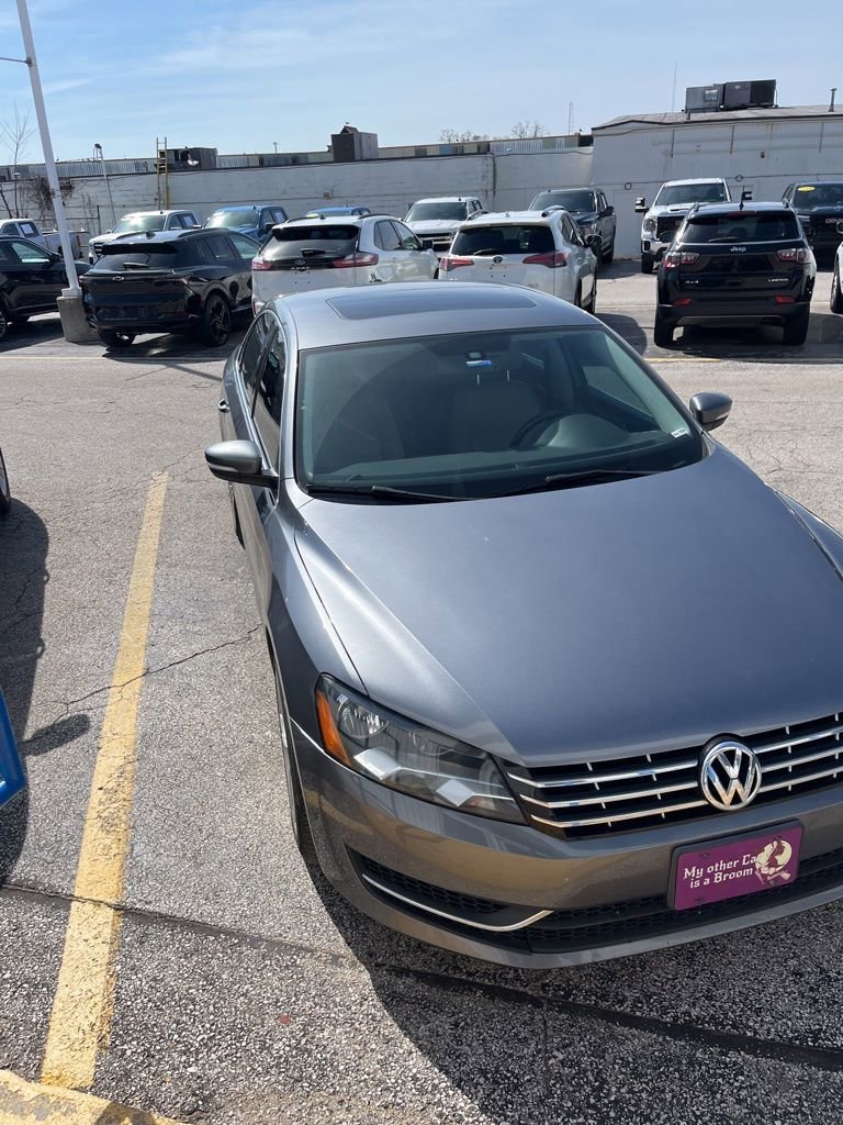 Used 2014 Volkswagen Passat TDI SE FWD image 2