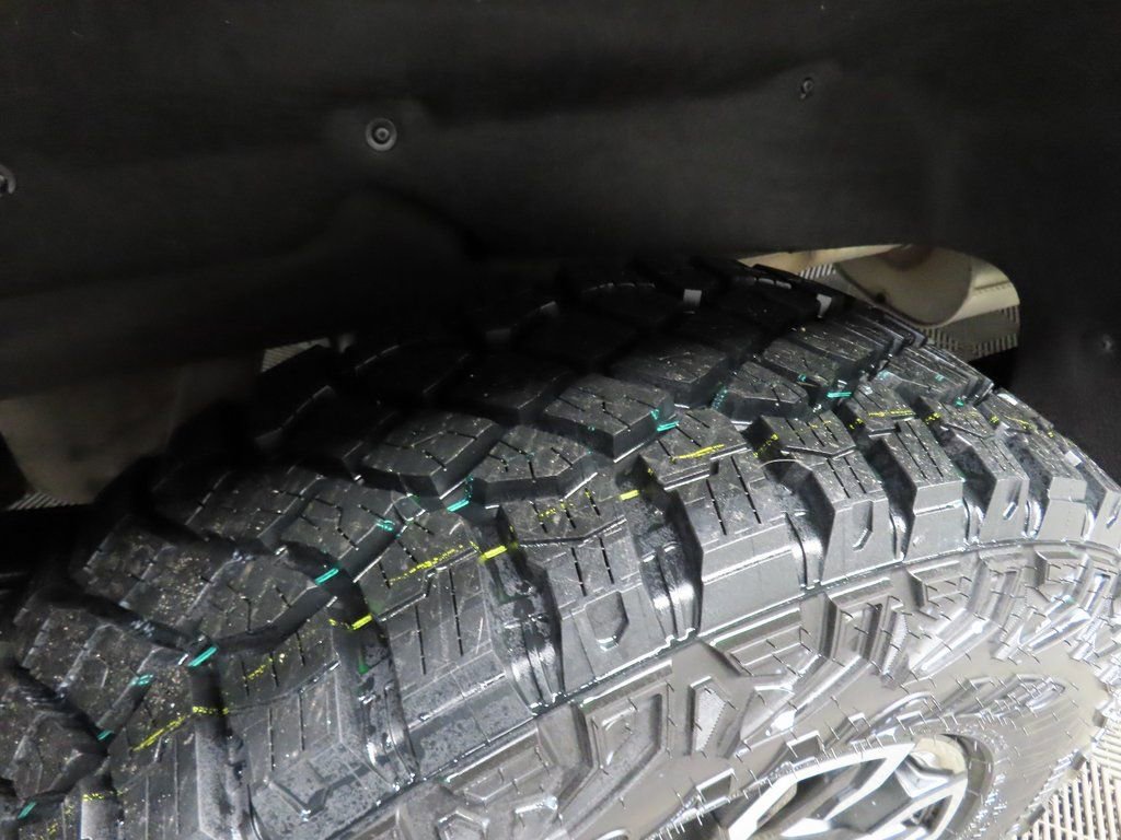 Used 2023 Chevrolet Silverado 1500 ZR2 w/ Technology Package image 39