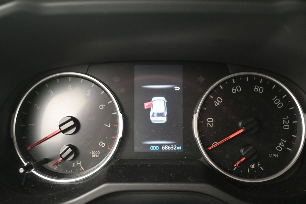 Used 2022 Toyota RAV4 LE FWD image 13