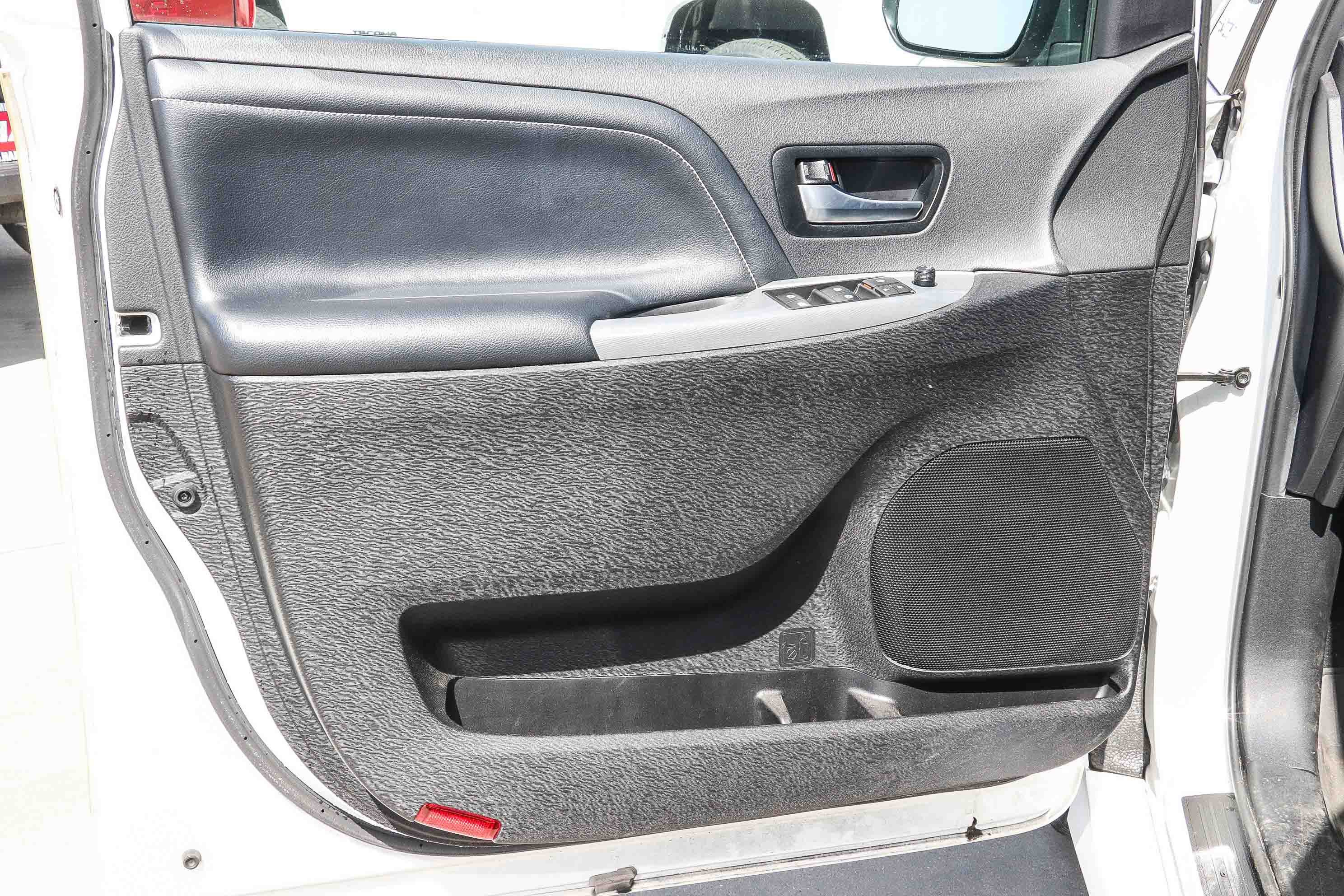 Certified 2020 Toyota Sienna SE w/ Nightshade Edition image 21