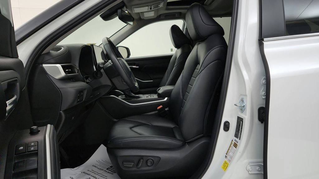 Certified 2024 Toyota Highlander XLE AWD/4WD image 26