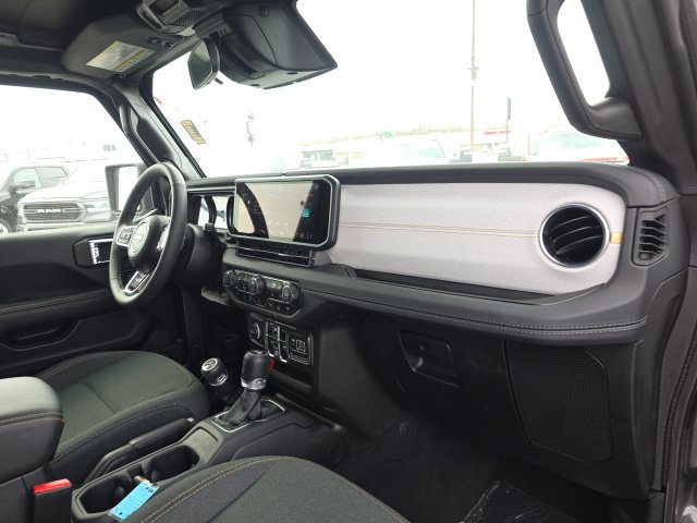 Used 2025 Jeep Wrangler Unlimited Sahara w/ Safety Group AWD/4WD image 39
