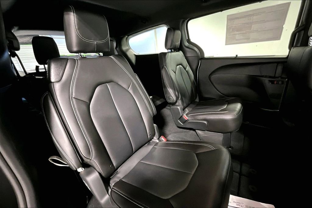New 2026 Chrysler Voyager LX image 9