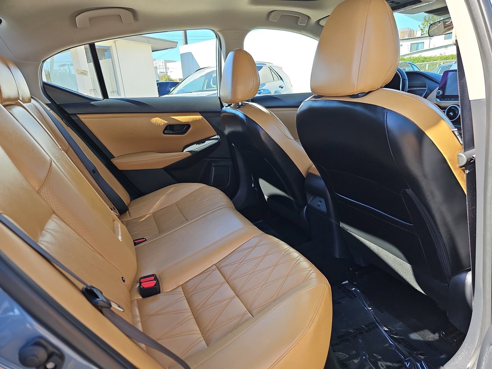 Used 2025 Nissan Sentra SV w/ SV Premium Package image 11