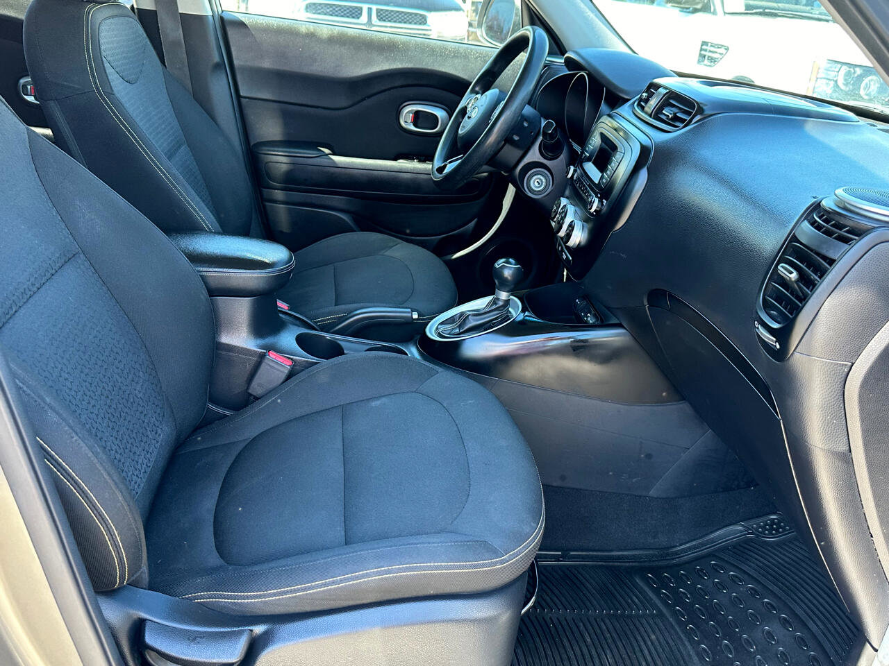 Used 2015 Kia Soul + image 13