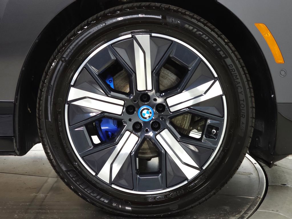 Used 2023 BMW iX xDrive50 w/ Premium Package AWD/4WD image 14