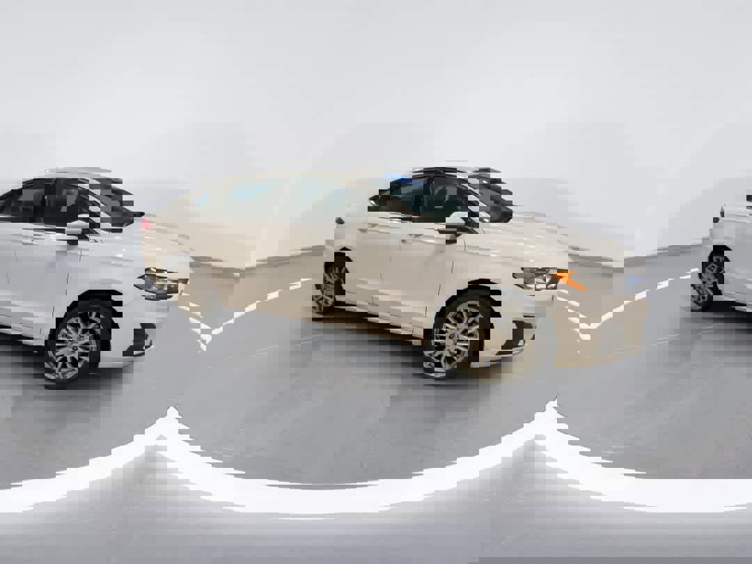 Used 2020 Ford Fusion SE image 2