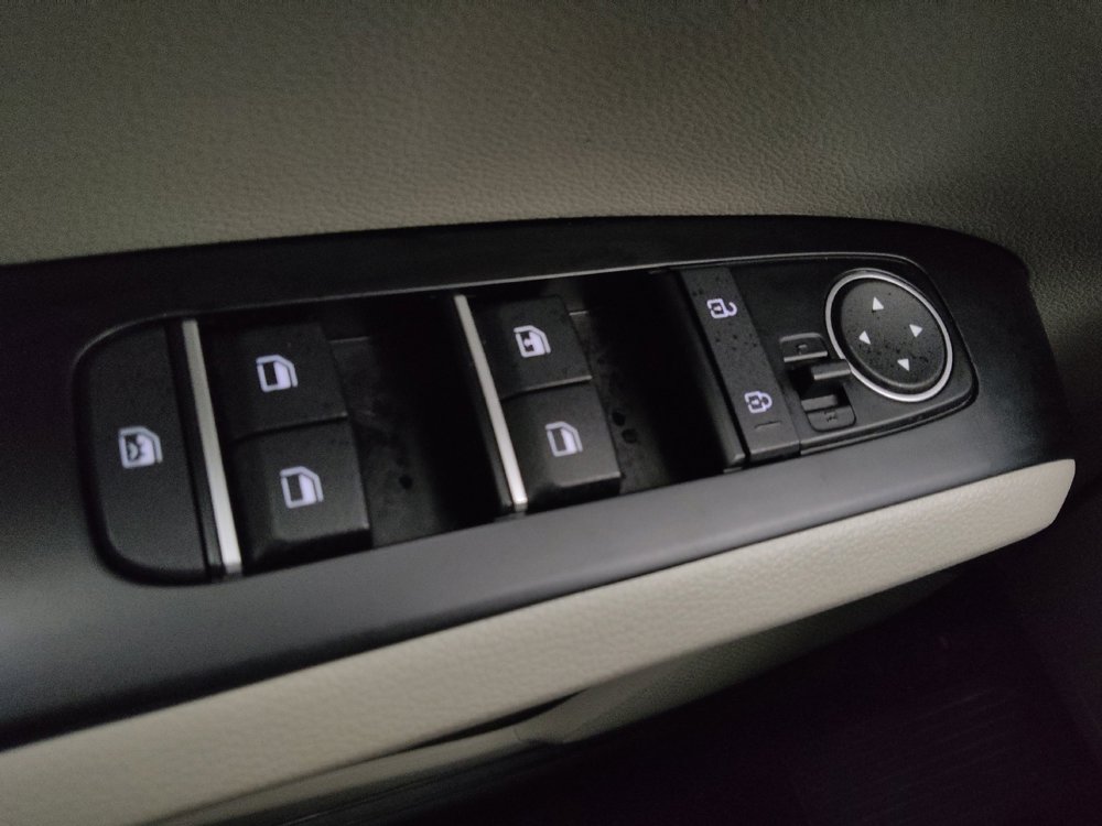 Used 2025 Kia Soul LX w/ LX Technology Package FWD image 27