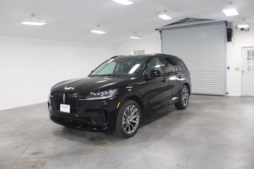 New 2025 Lincoln Aviator 2WD w/ Jet Appearance Package image 3
