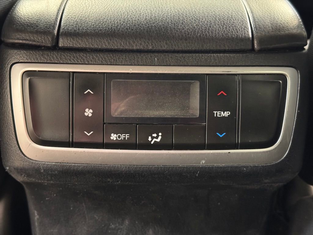 Used 2018 Toyota Highlander LE FWD image 17