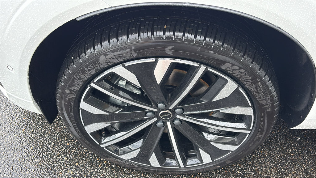 New 2026 Volvo XC60 T8 Ultra w/ Protection Package Premier AWD/4WD image 31