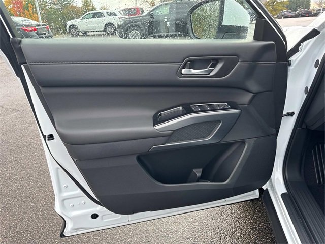 New 2025 Nissan Pathfinder SL image 22