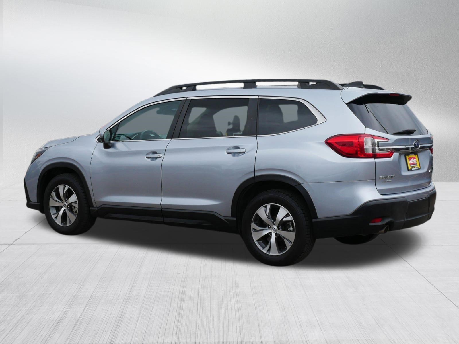 Used 2023 Subaru Ascent Premium image 5