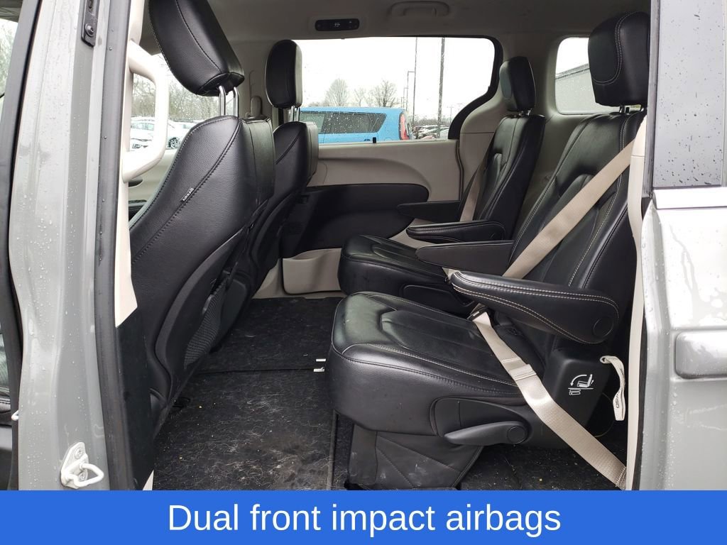 Used 2022 Chrysler Pacifica Touring-L image 27