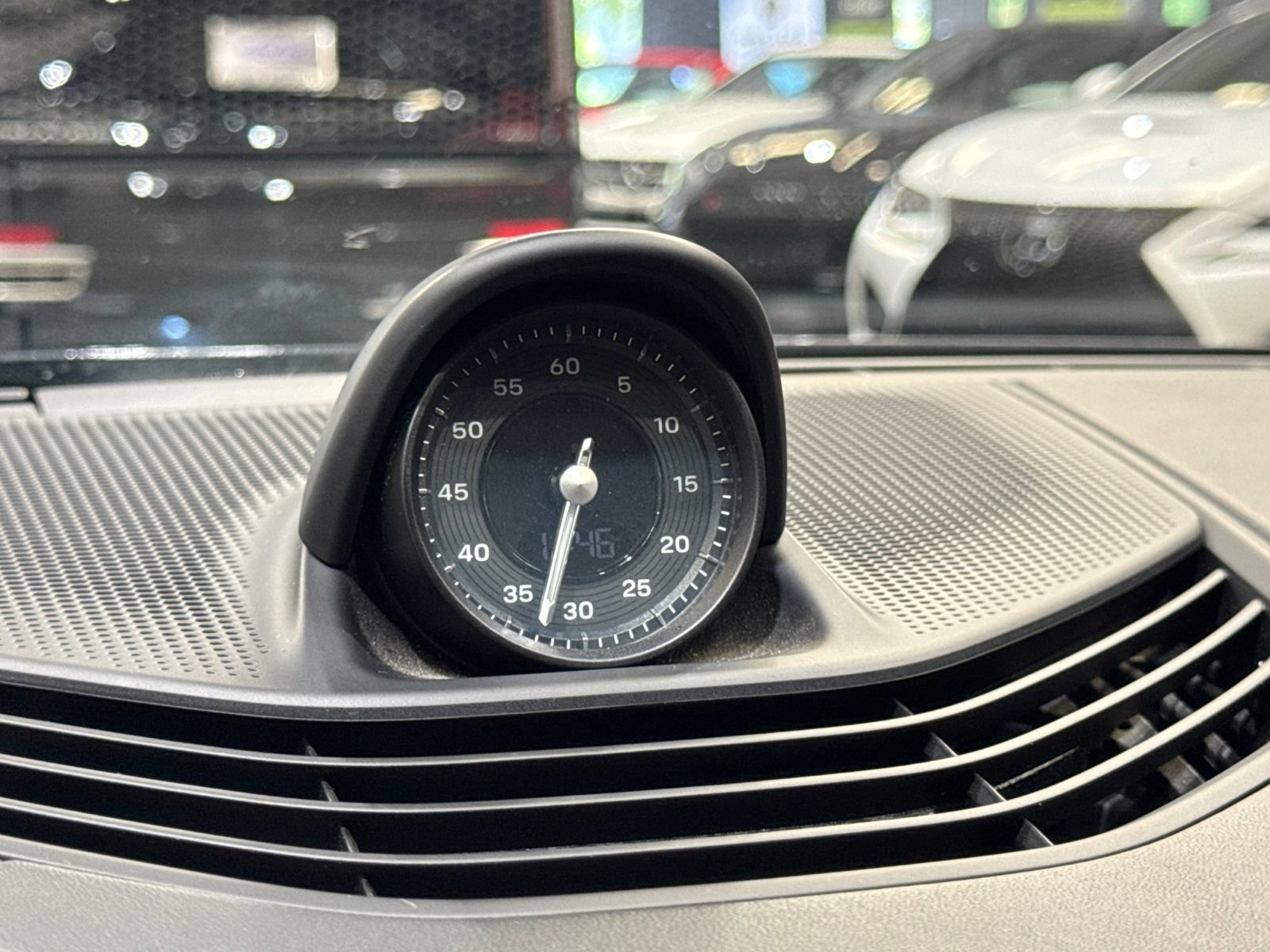 Used 2020 Porsche Taycan 4S AWD/4WD image 35