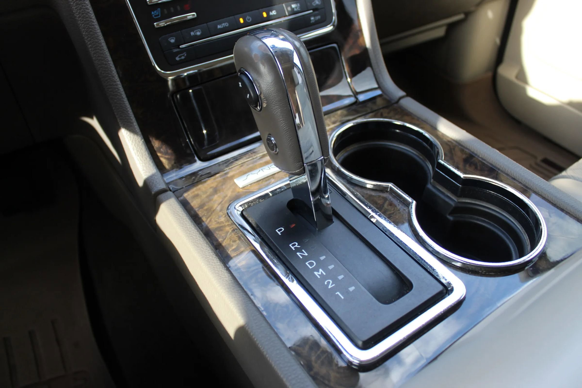 Used 2017 Lincoln Navigator L Select RWD image 19
