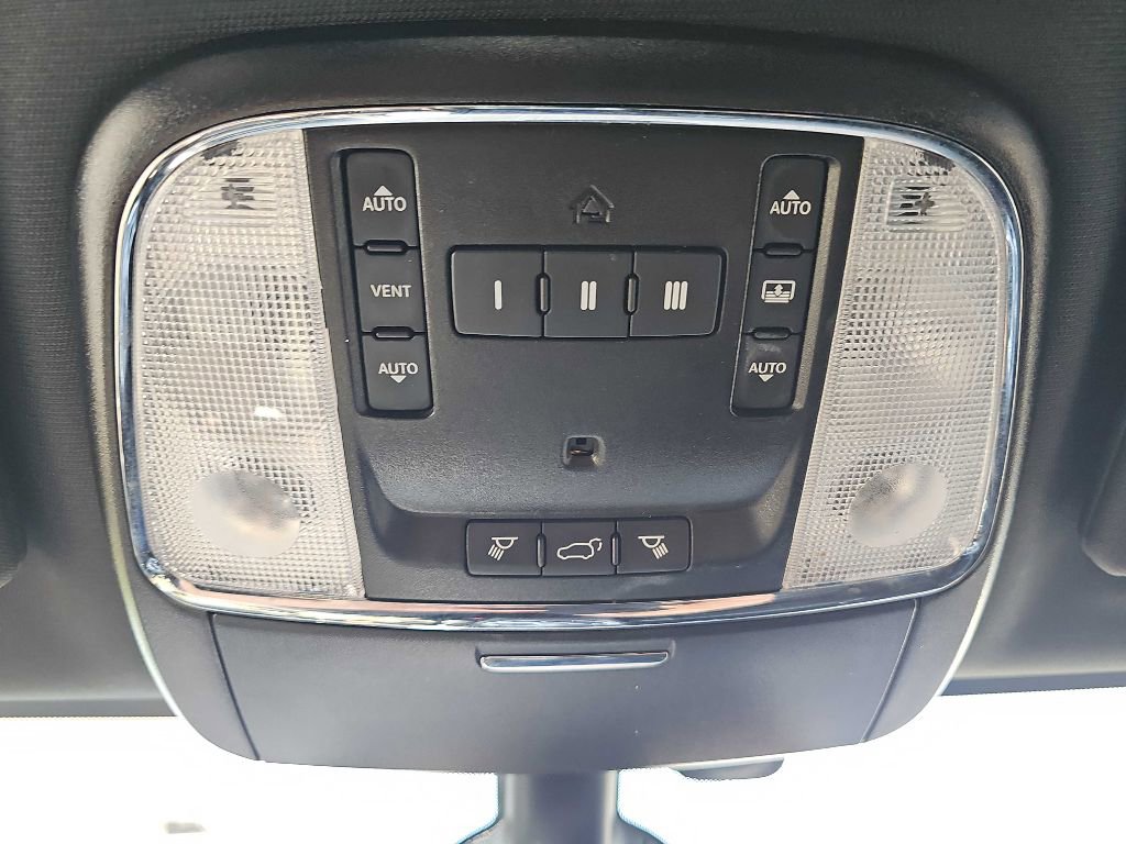 Used 2020 Jeep Grand Cherokee Limited w/ Luxury Group II image 36