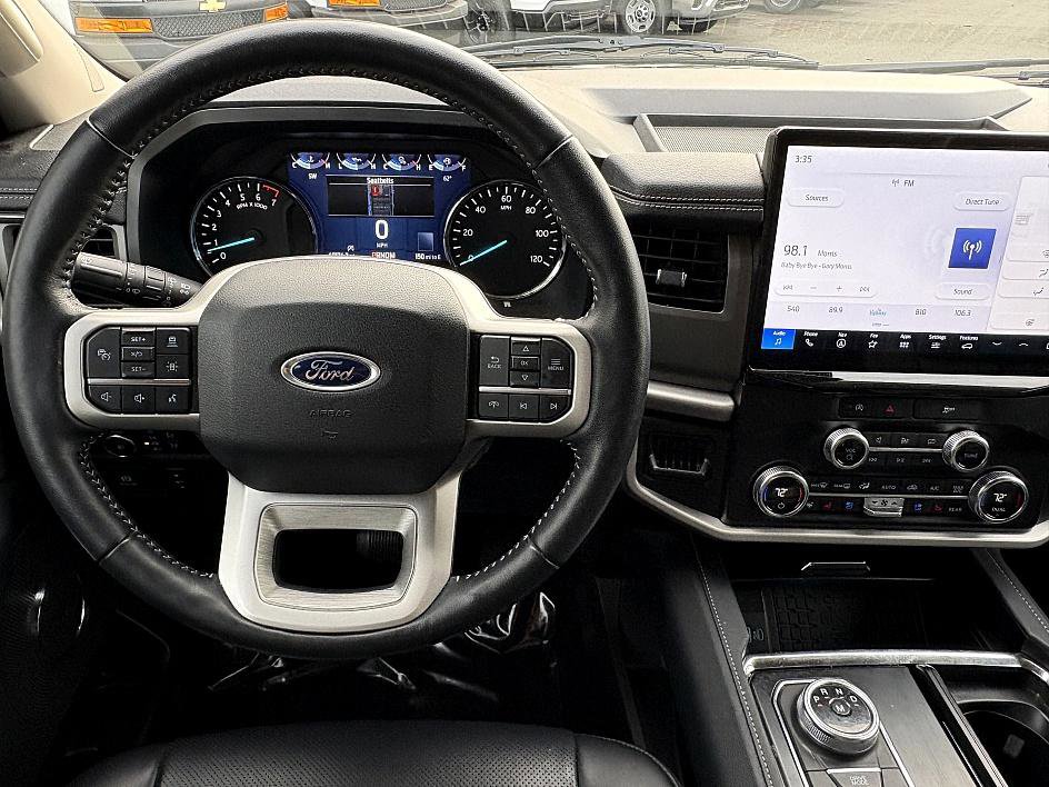 Used 2023 Ford Expedition XLT image 16