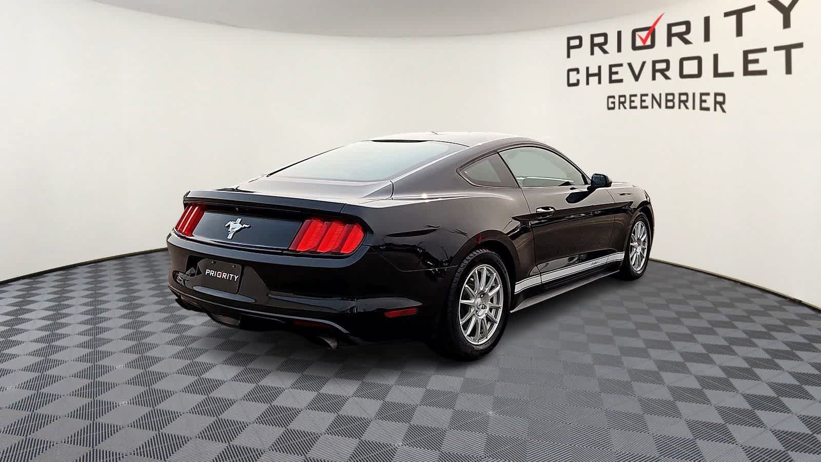 Used 2015 Ford Mustang Coupe RWD image 8