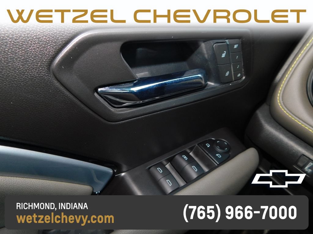 Used 2025 Chevrolet Colorado ZR2 w/ Technology Package AWD/4WD image 28