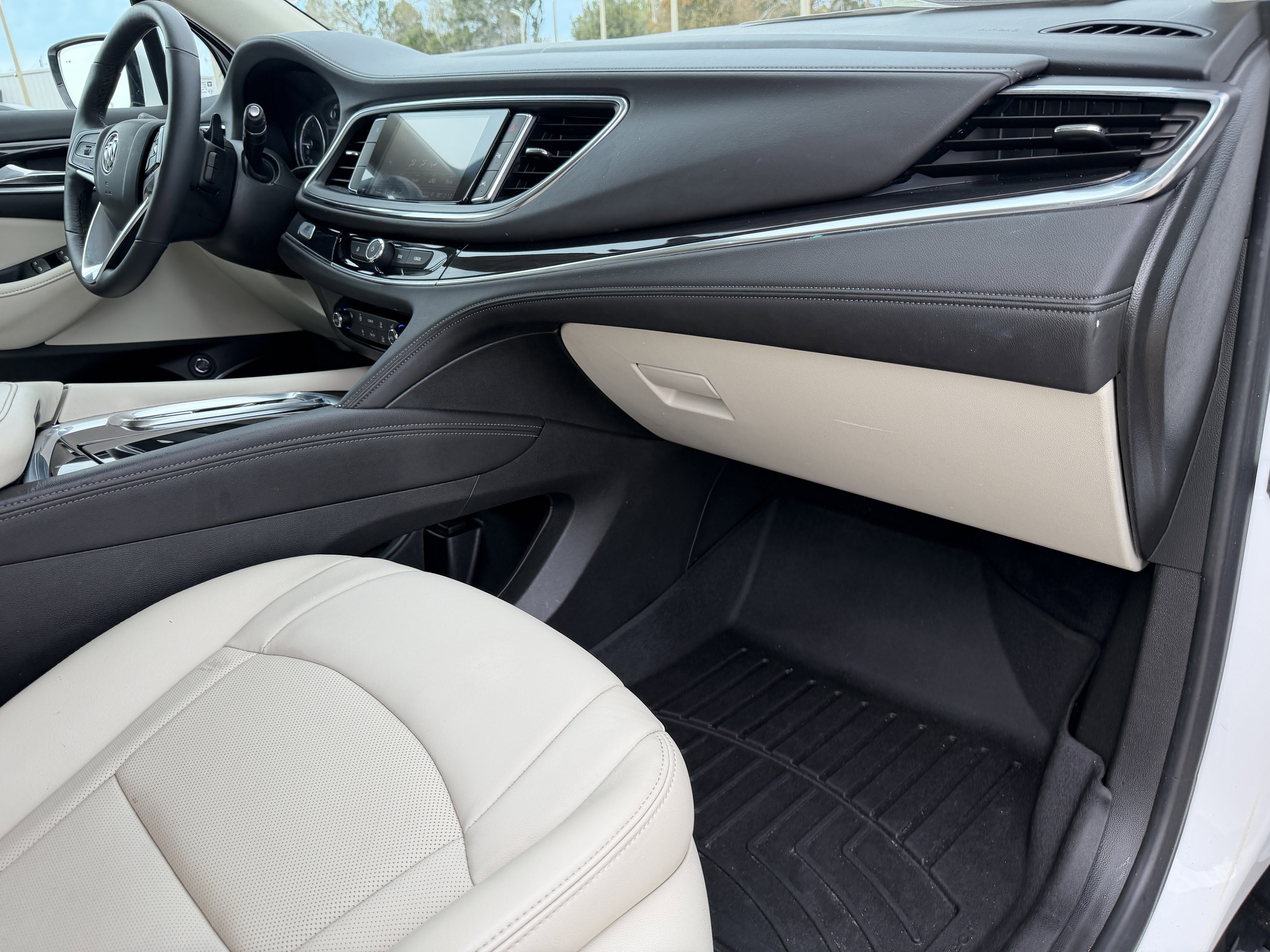 Used 2022 Buick Enclave Essence w/ Sport Touring Edition image 10