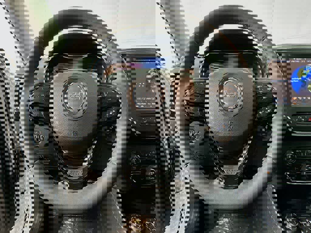 Used 2023 Jeep Cherokee Altitude Lux image 16