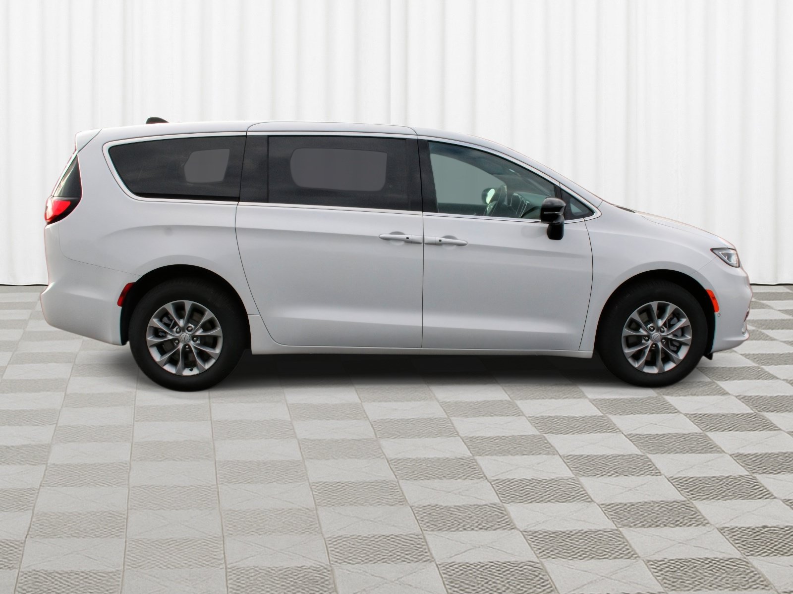 New 2026 Chrysler Pacifica Select AWD/4WD image 33