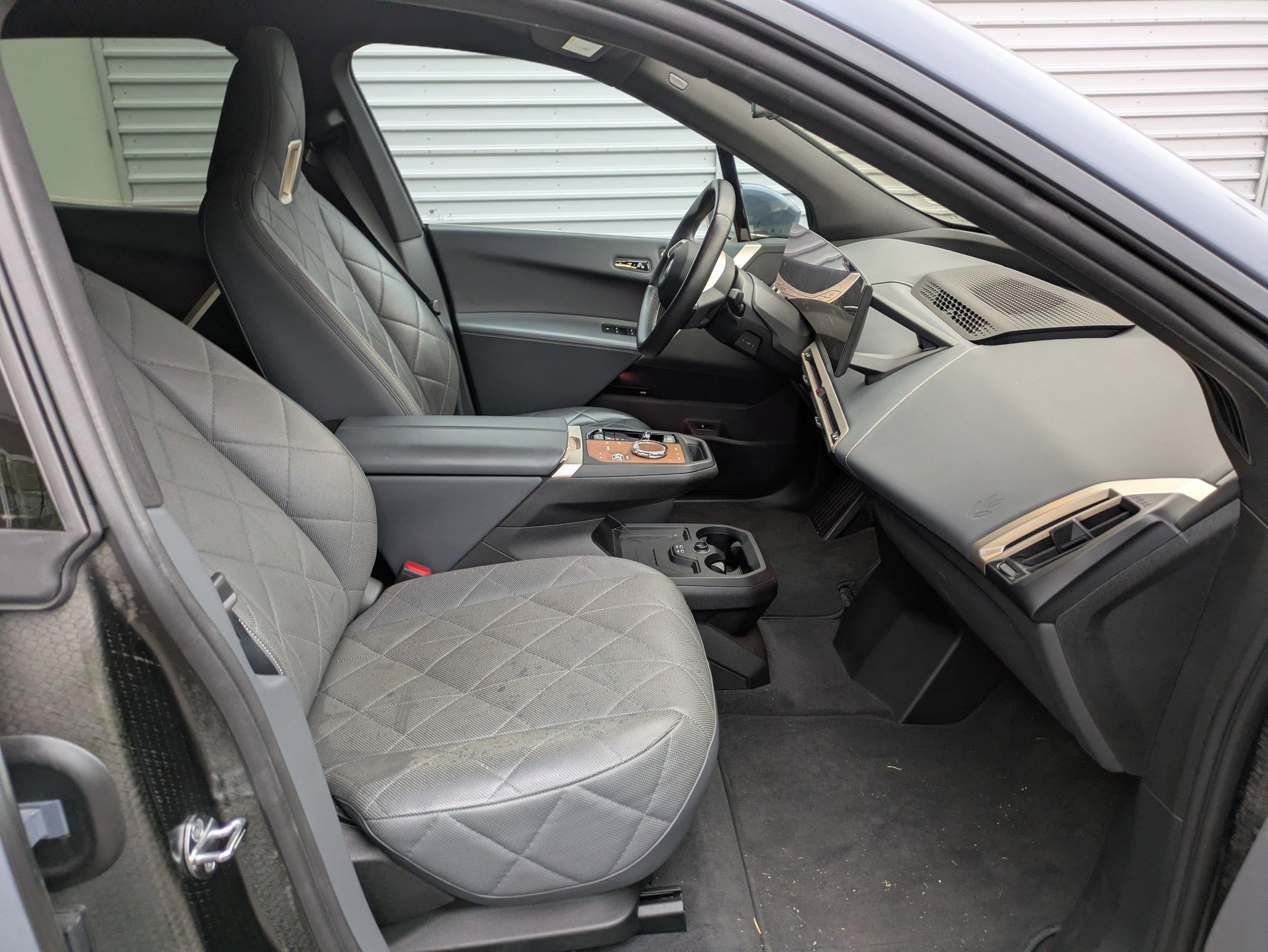 Used 2022 BMW iX xDrive50 w/ Premium Package image 32