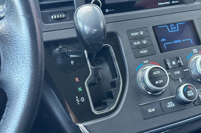 Used 2018 Toyota Sienna SE w/ SE Preferred Package FWD image 25