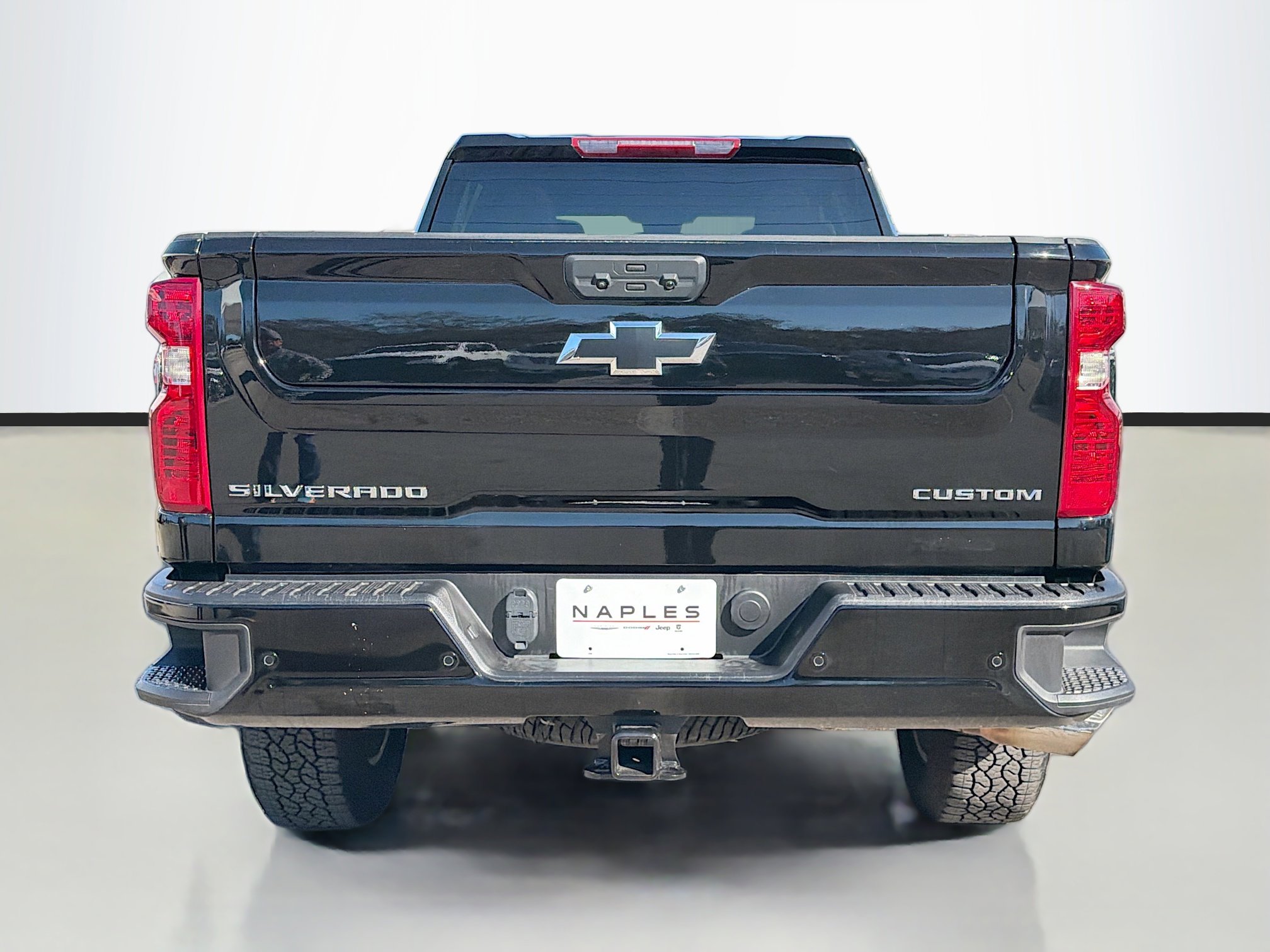 Used 2025 Chevrolet Silverado 2500 Custom w/ Custom Value Package image 4