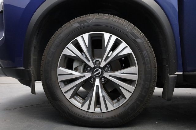 Used 2023 Nissan Rogue SV image 7