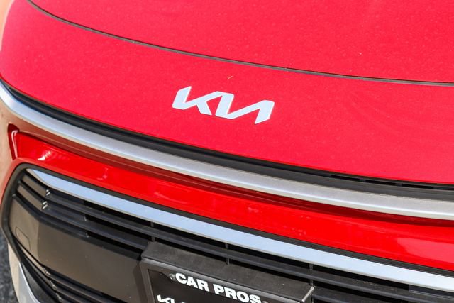 Certified 2025 Kia Niro EX FWD image 6
