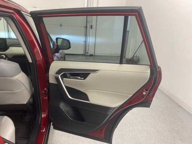 Used 2019 Toyota RAV4 XLE Premium w/ Cold Weather Package AWD/4WD image 33