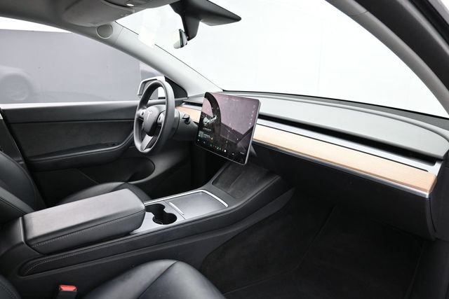 Used 2022 Tesla Model Y Long Range AWD/4WD image 28