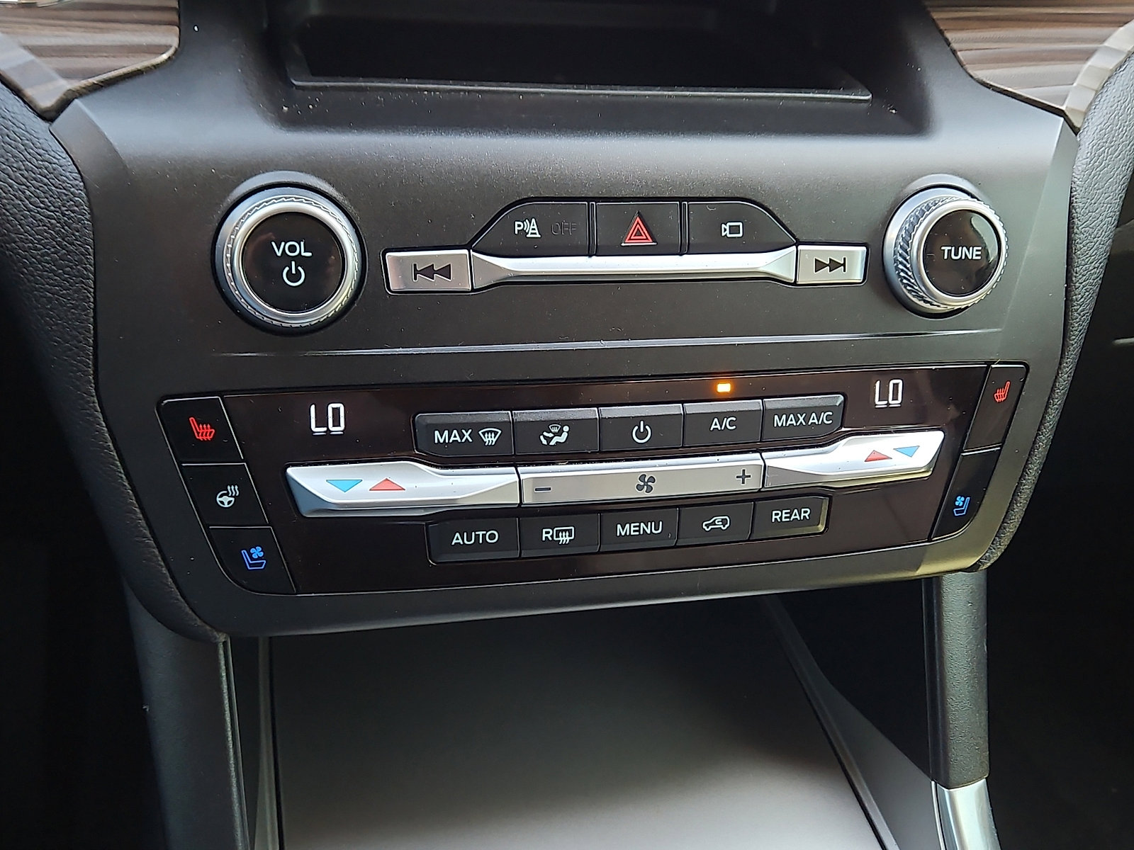 Used 2020 Ford Explorer Limited image 15