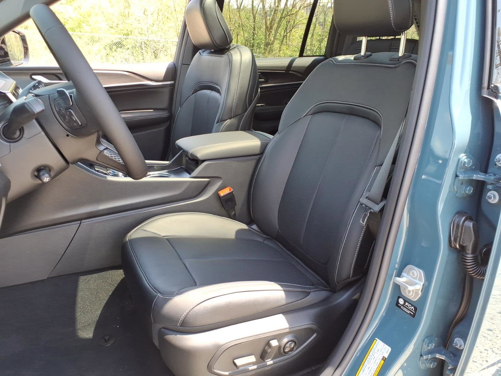 New 2026 Jeep Grand Cherokee Limited AWD/4WD image 7