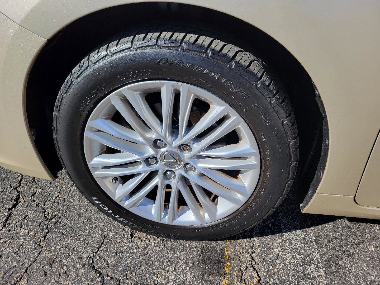 Used 2013 Lexus ES 350 w/ Luxury Pkg image 16