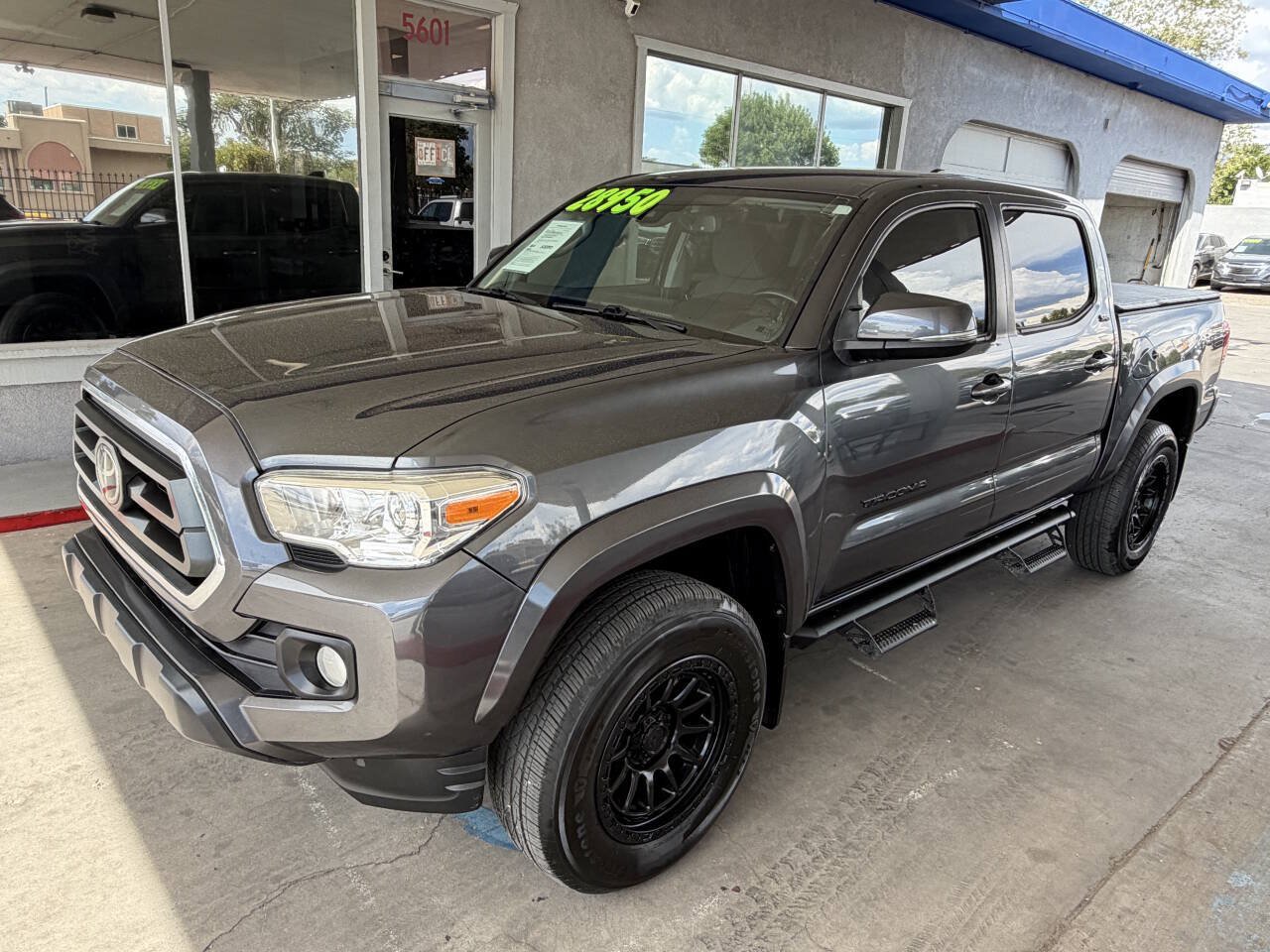 Used 2022 Toyota Tacoma SR5 AWD/4WD image 3