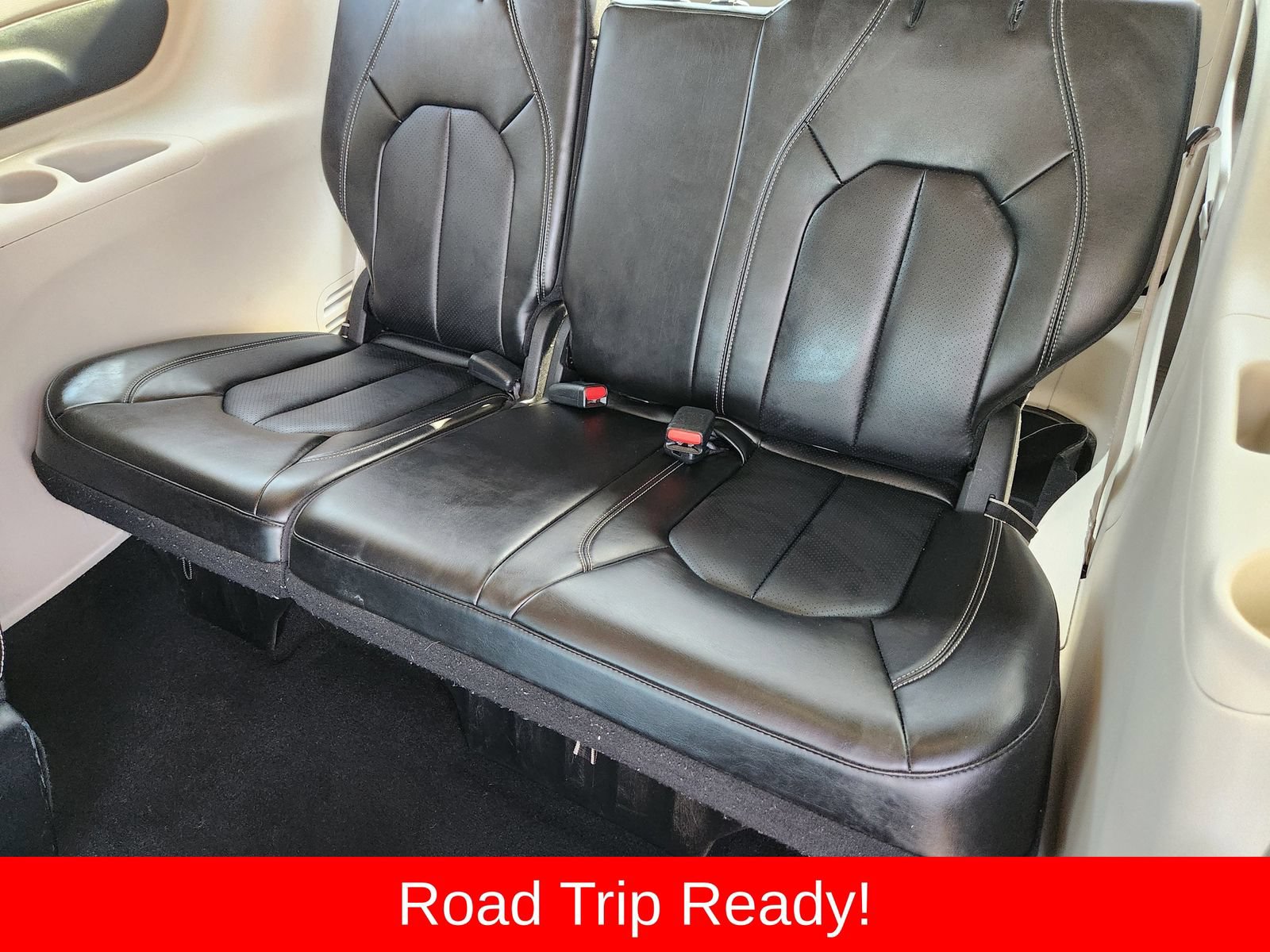 Certified 2024 Chrysler Pacifica Touring-L FWD image 39