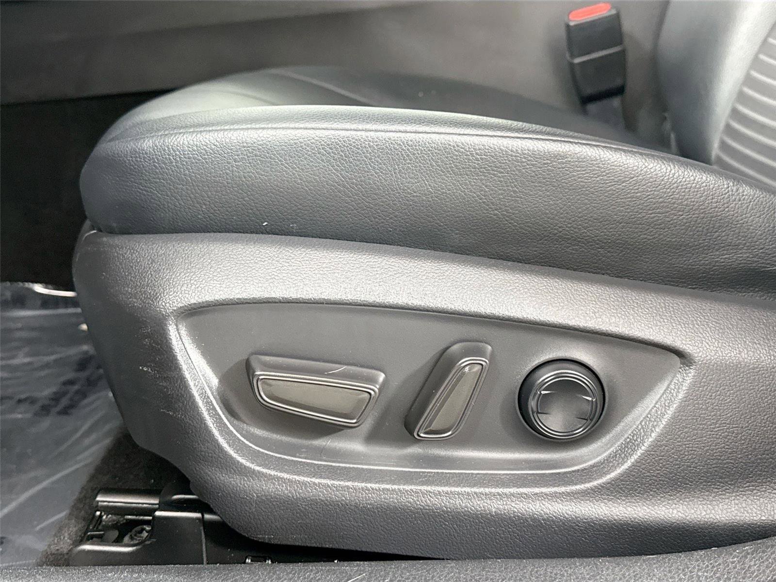 Used 2018 Toyota Camry SE w/ Convenience Package FWD image 27