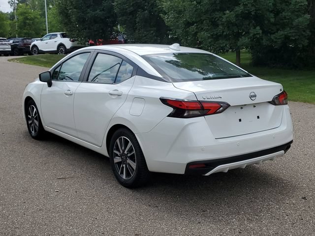 Used 2023 Nissan Versa SV FWD image 3