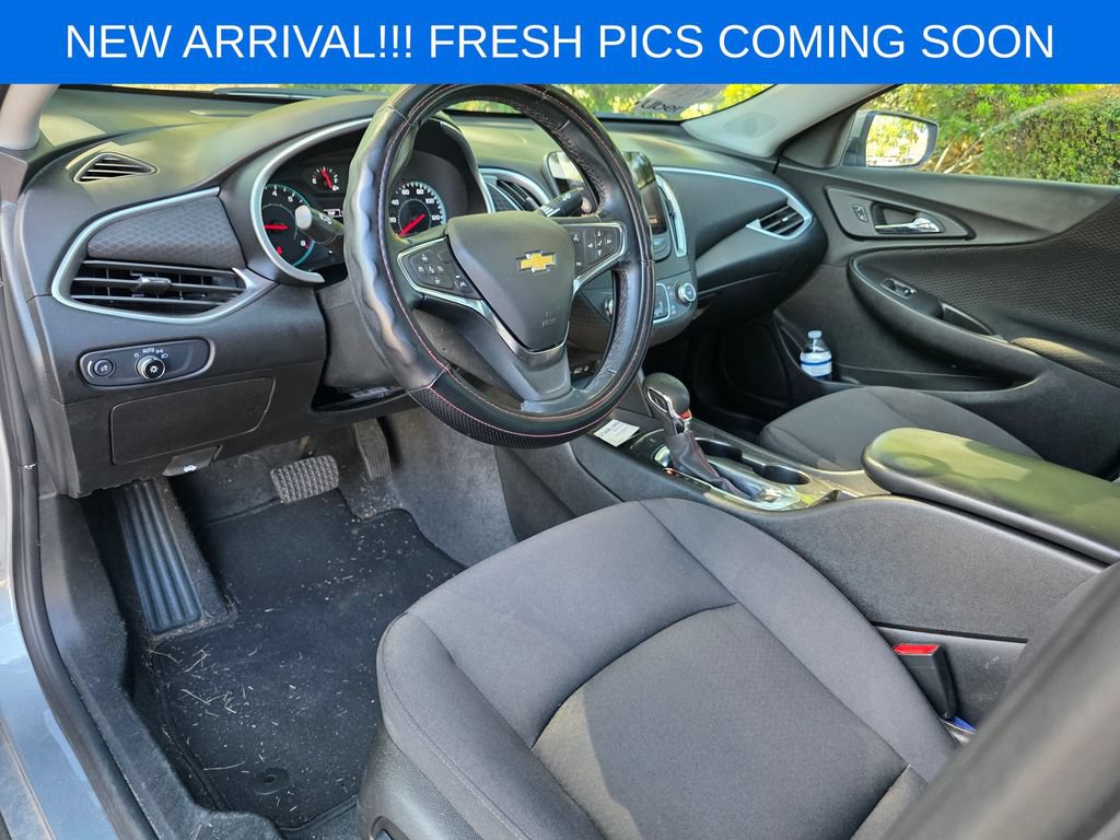 Used 2025 Chevrolet Malibu RS FWD image 8