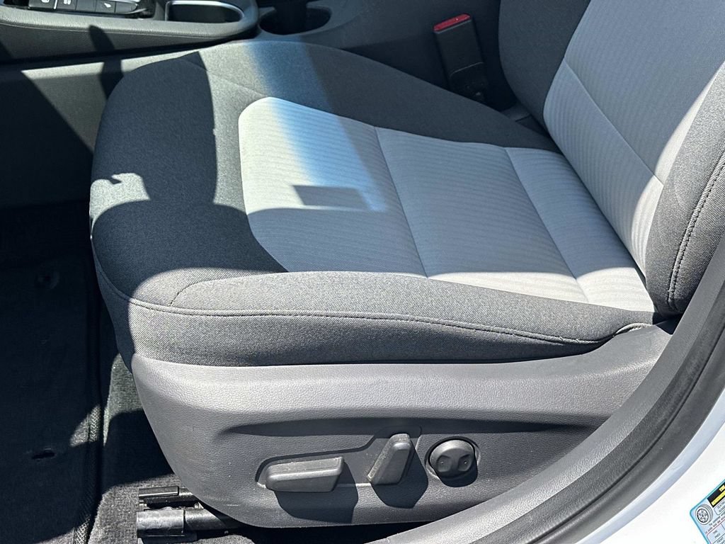 Used 2020 Hyundai Ioniq SEL FWD image 18