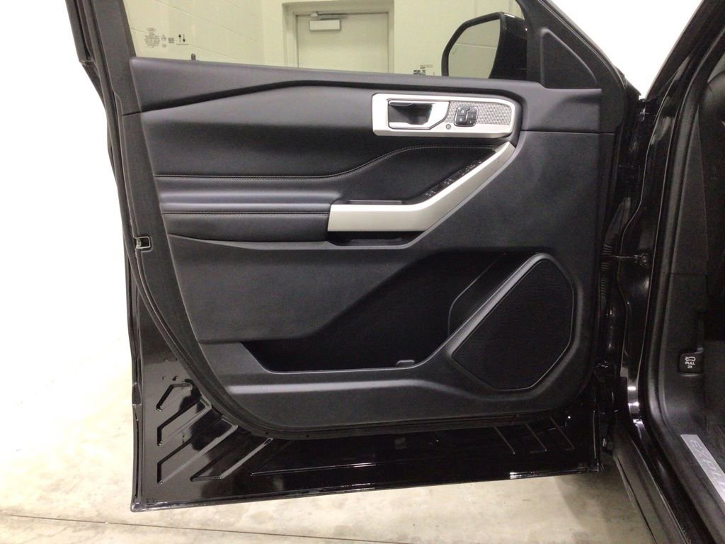 Used 2022 Ford Explorer Limited image 19